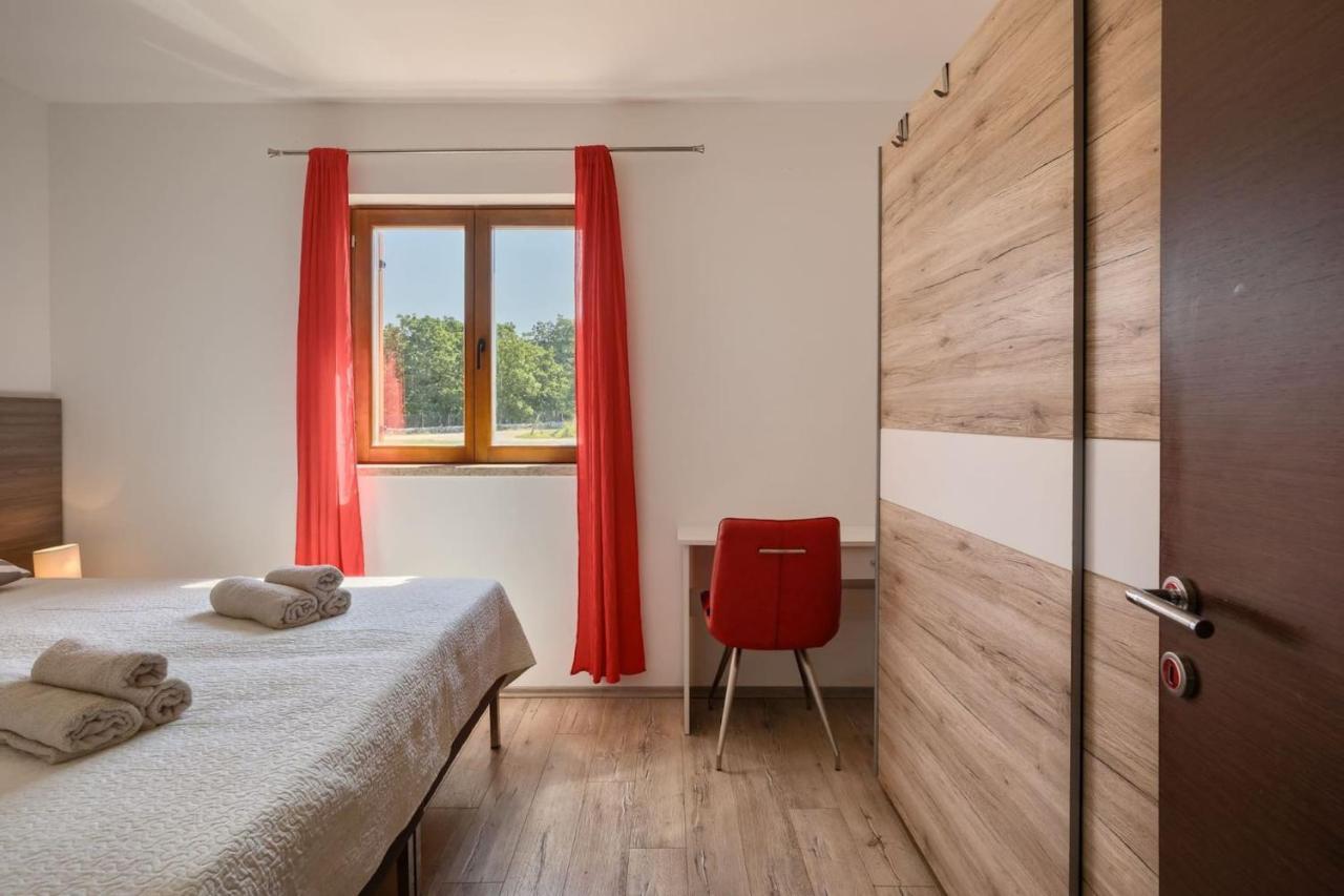 Activity Villa Gita With Pool And Grill In Tinjan Екстер'єр фото