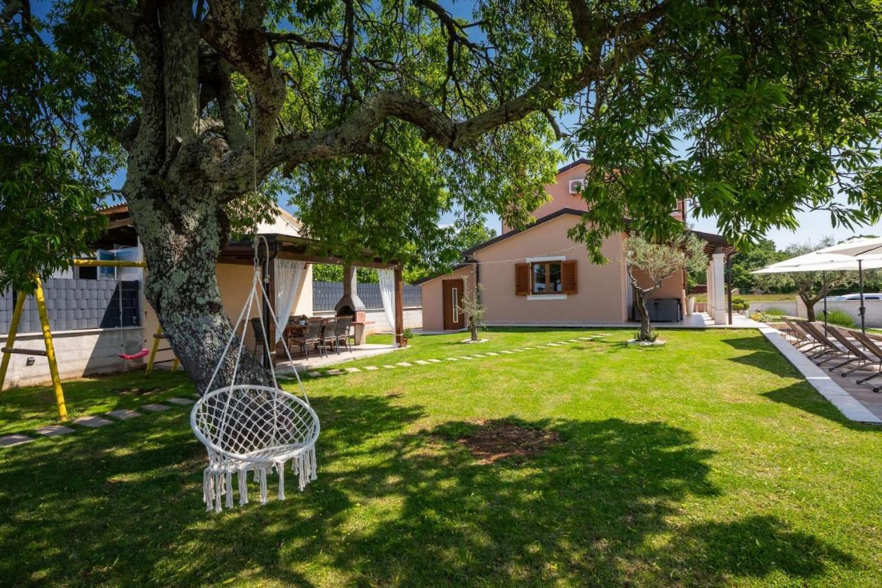 Activity Villa Gita With Pool And Grill In Tinjan Екстер'єр фото