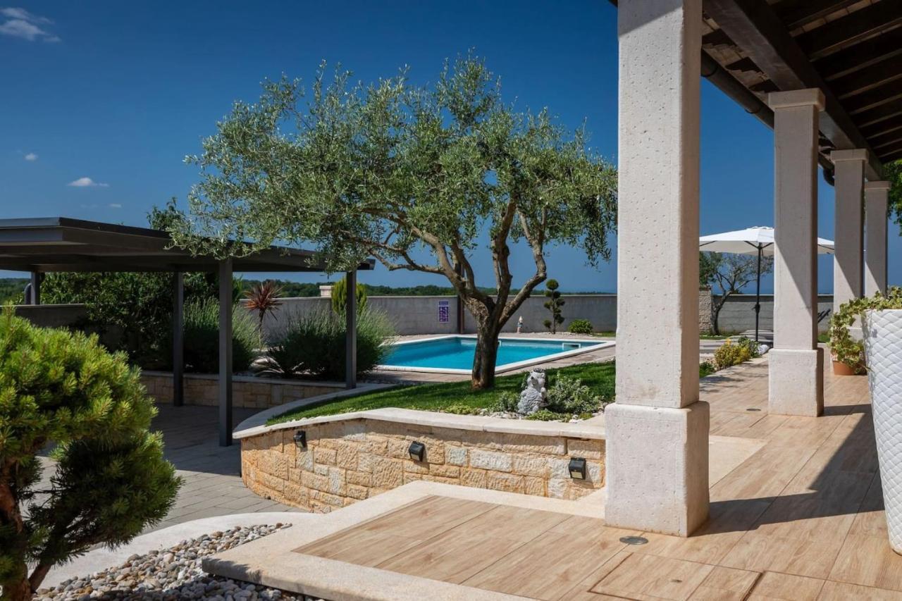 Activity Villa Gita With Pool And Grill In Tinjan Екстер'єр фото