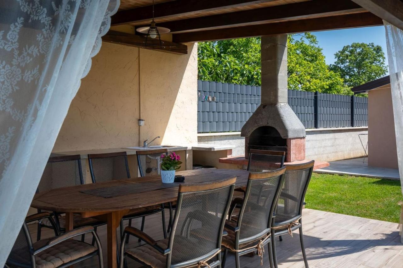 Activity Villa Gita With Pool And Grill In Tinjan Екстер'єр фото
